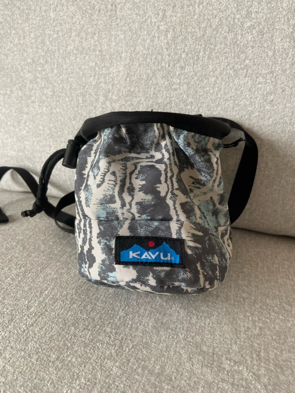 Kavu Peak Seeker Chalk Bucket Bag NWOT